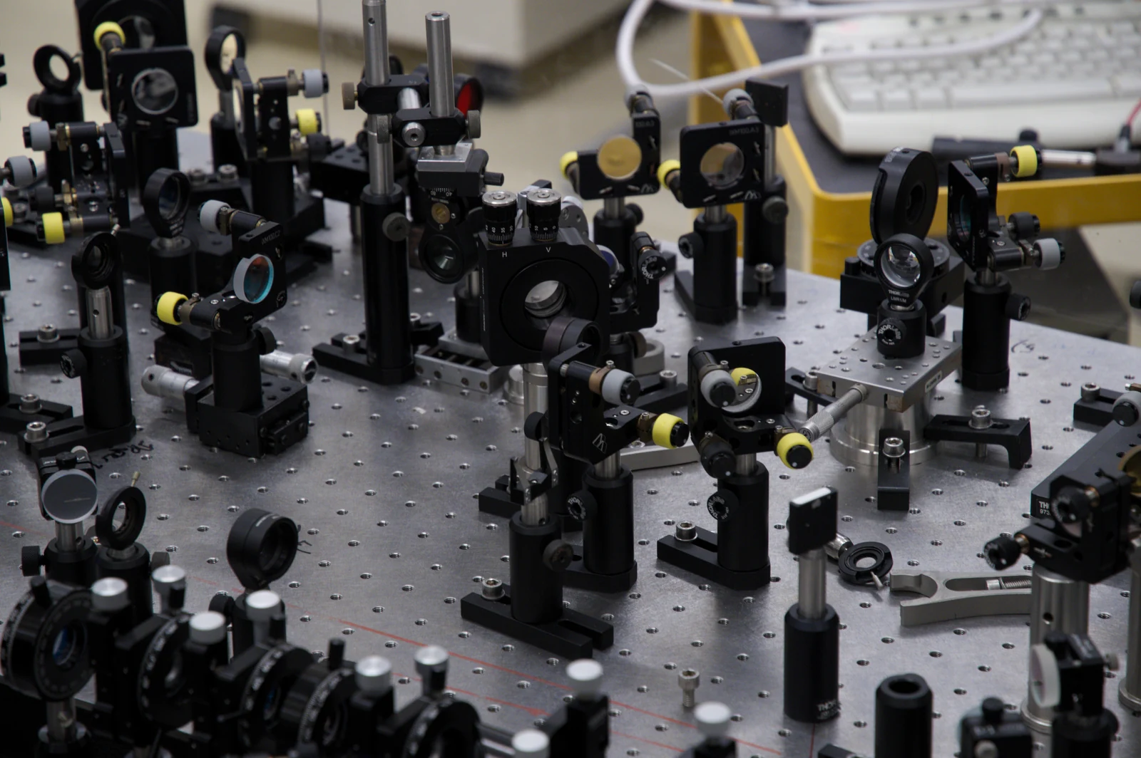 Optical table in a pump–probe spectroscopy experiment
